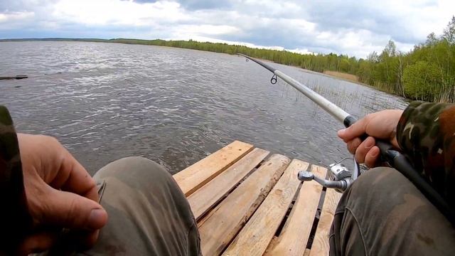 Вот это ветрище! Чуть не сдуло с кладки. Оконо.