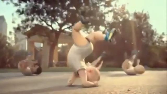 Baby dance in roller pub EVIAN (Crazy Frog Version) смотреть онлайн