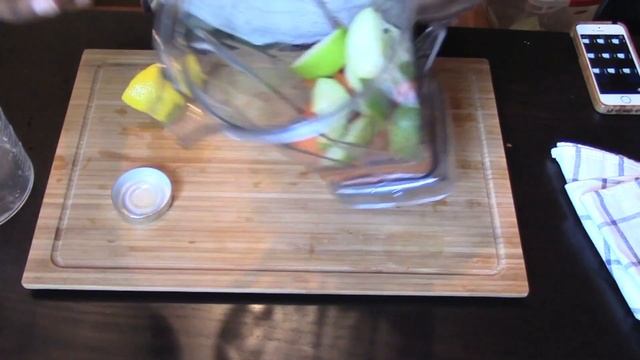 How to make Apple Ginger Carrot Juice using a Vitamix Blender смотреть онлайн