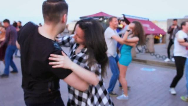 Zouk Open Air. Ivan Bubnov and Anna Serebrennikova. Zouk Improvisation ( Crazy In Love) смотреть онлайн
