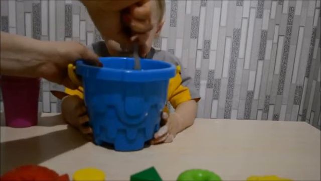 Делаем кинетический песок и играем. Как сделать кинетический песок за пару минут.