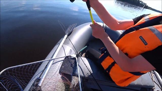 Рыбалка на спиннинг/ Крупный ОКУНЬ клюет отлично / РЫБИНКА! смотреть онлайн