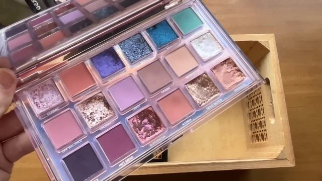 ENTIRE MAKEUP COLLECTION DECLUTTER! | Spring 2022 смотреть онлайн
