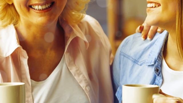 Устроившись на работу, она увидела свою маму, которая пропала много лет назад. Узнав как… смотреть онлайн