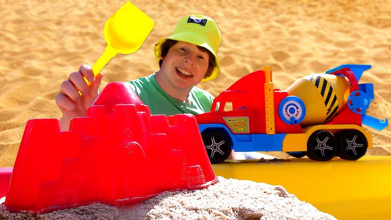 Игры для детей на улице — Собираем Формочки и играем с машинкой БЕТОНОМЕШАЛКА — Видео Моя Песочница смотреть онлайн