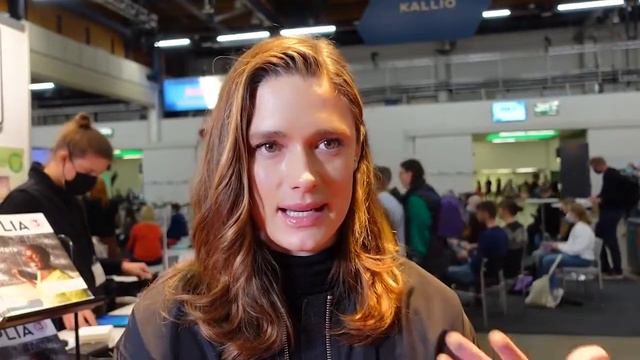 Krista Kosonen kommentoi Helsingin kirjamessuilla syksyllä 2021 UT2020:n menestystä смотреть онлайн