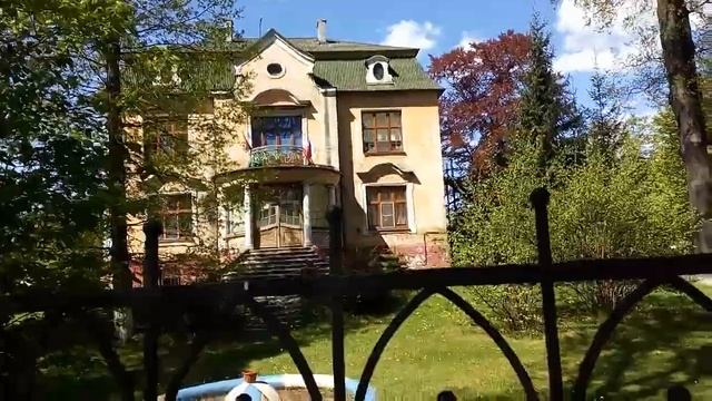 По Калининграду с гидом - прогулка по району вилл Амалиенау (Калининград, весна 2019) смотреть онлайн