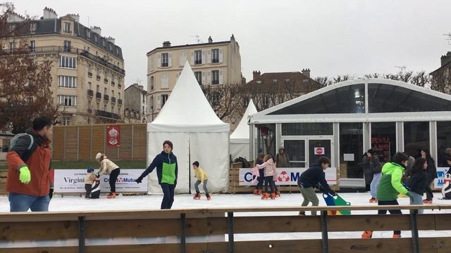 Ice Skating at Charenton-le-Pont, France. смотреть онлайн