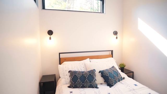 The Box Hop Airbnb Tour! | Shipping Container Home! смотреть онлайн