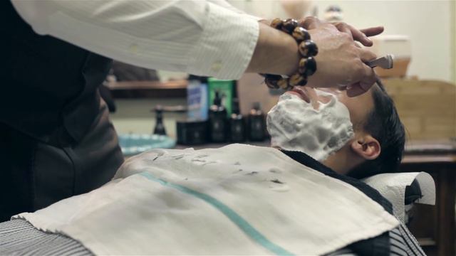 Shaving Tutorial By Traditional Old School Barber I Berkeley, CA. смотреть онлайн