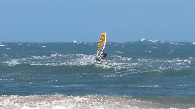 Windsurfing Sawtell Beach - 30kts plus and 3-5 metre swell смотреть онлайн