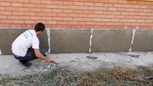 Как правильно утеплить и обработать фундамент загородного дома: этапы работ