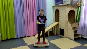 Упражнение на досках Бильгау с мешочками или мячиками упражнения на балансире