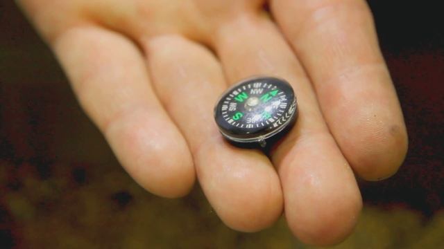 Установка флюгера компании Duck And Dog при помощи  винтового крепления на конек крыши