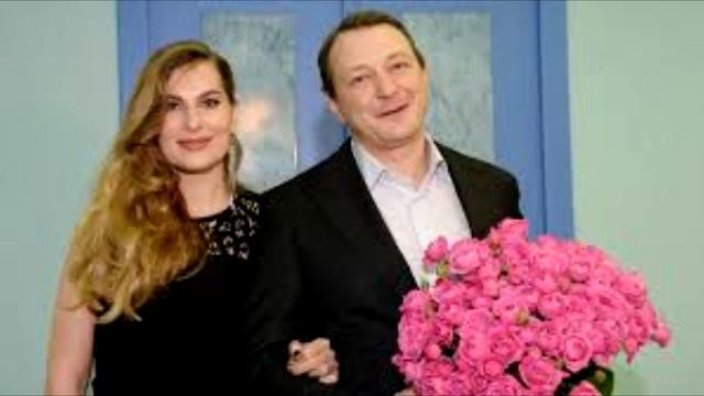 Марат Башаров, и­зу­ро­до­вав­ший жену, уехал отдыхать во Францию смотреть онлайн