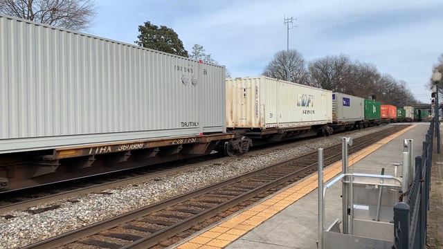 NS 213 Intermodal by CP Magnolia w/ horn salutes смотреть онлайн