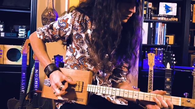 GETTING HUGE TONE with the PLUS Pedal and Echo!... | 3-String Guitar Solo смотреть онлайн