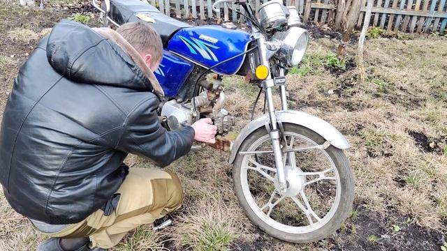 Мопед альфа, укатанный в слюни, пытаемся произвести первый весенний запуск! смотреть онлайн