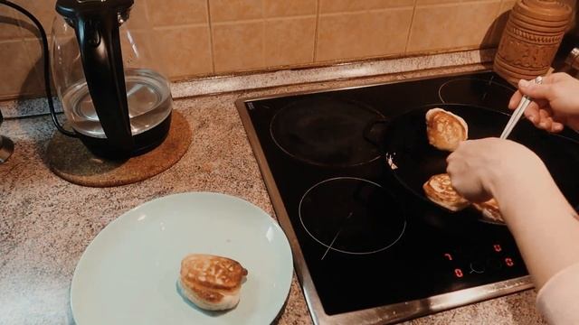 Быстрые оладьи (оладки). Пышные, вкусные, воздушные смотреть онлайн