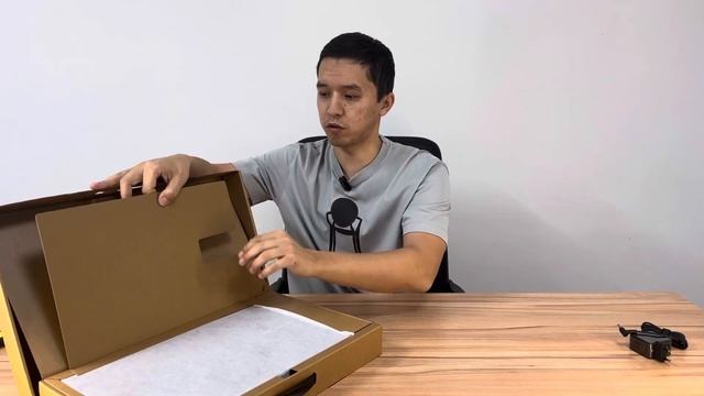 Распаковка ноутбука ASUS Vivobook 17X X1704ZA-AU086, Intel Core i3 1215U, 8GB, 512GB SSD, 17.3 FHD смотреть онлайн