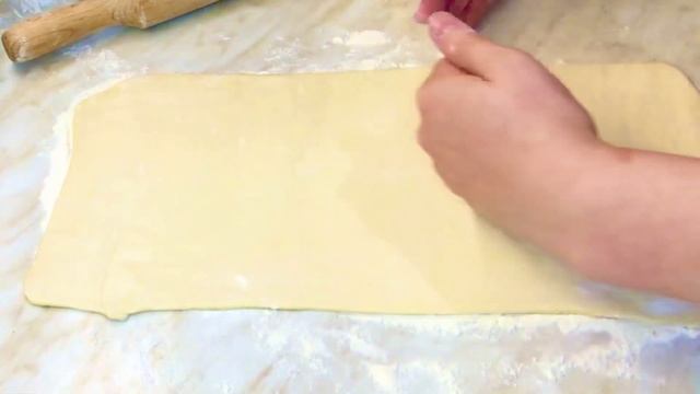 БУЛОЧКИ из слоеного теста с ВИШНЕЙ смотреть онлайн