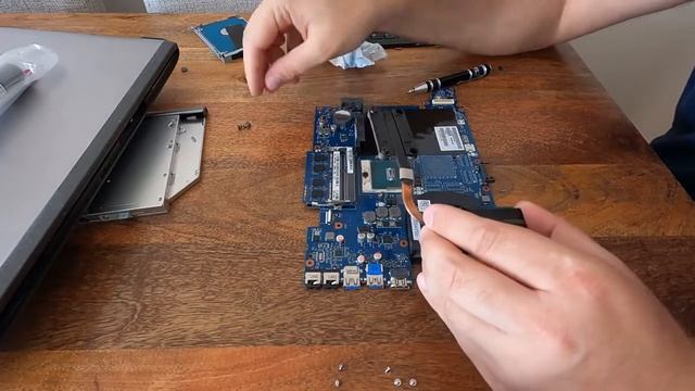 Laptop Dell Vostro 3560 CPU Upgrade to i5 смотреть онлайн