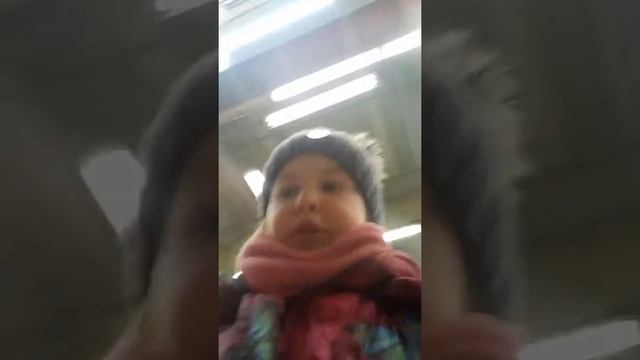 Влог иду в магазин покупаю чипсы плюс киндер-сюрпризы своей сестренке смотреть онлайн