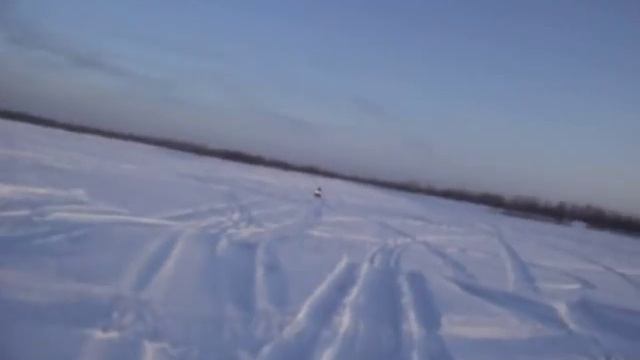прыжок на снегоходе Arctic Cat смотреть онлайн