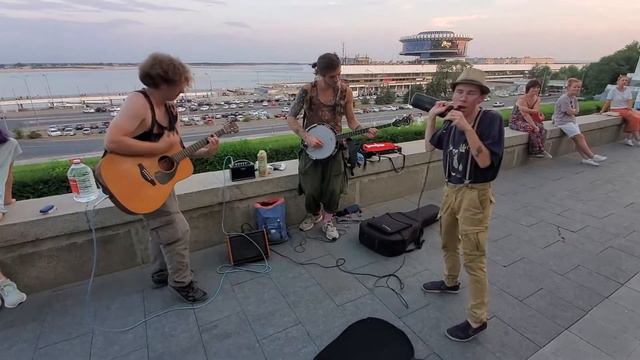 Шумела Мыш. Уличные музыканты. Волгоград смотреть онлайн