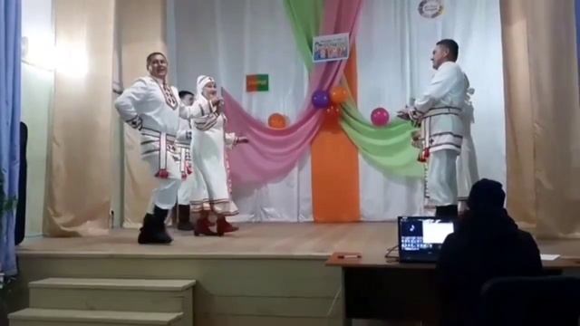 Удмуртский народный фольклорный ансамбль "Возжайка" смотреть онлайн