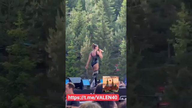 Бузова, как всегда, показала уверенный зад и слабый вокал. смотреть онлайн