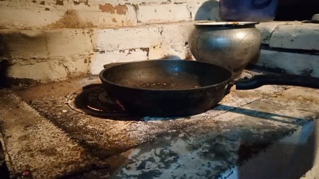 Жизнь в лесу.Быт в избе. Готовим мясо с. смотреть онлайн