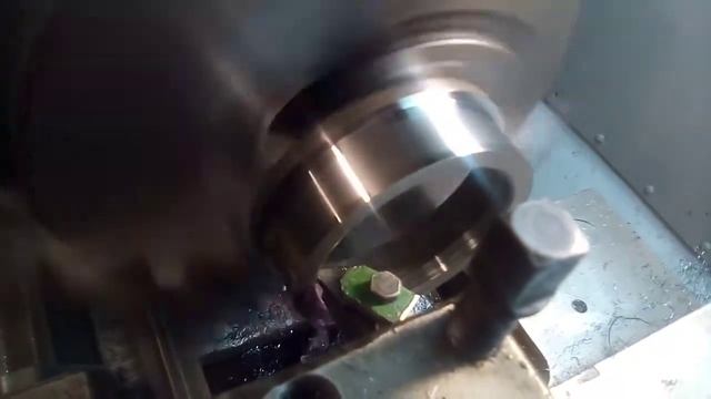 Установка борозонового резца для внутренней расточки смотреть онлайн