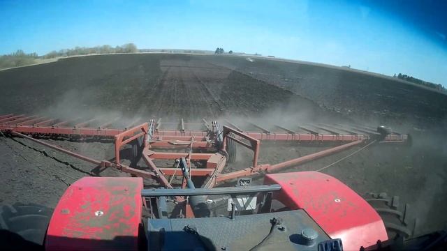 Боронование зяби на тракторе К-742Пр. смотреть онлайн