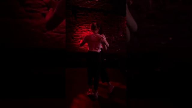 girls dancing tango at Flying Circus karaoke смотреть онлайн