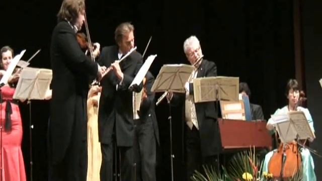 Sir James Galway and Andrea Griminelli play Bach's Brandenburg Concerto No 4 - 2nd part смотреть онлайн
