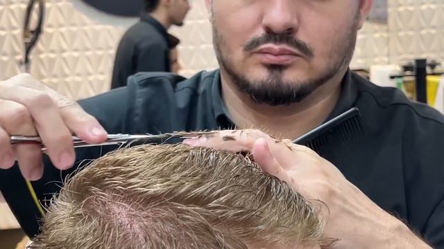 Como cortar cabelo social na tesoura e máquina | com técnicas de pente corrido na conexão смотреть онлайн