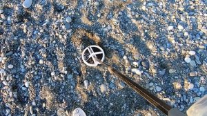 Поиск с металлоискателем на пляже в Сочи