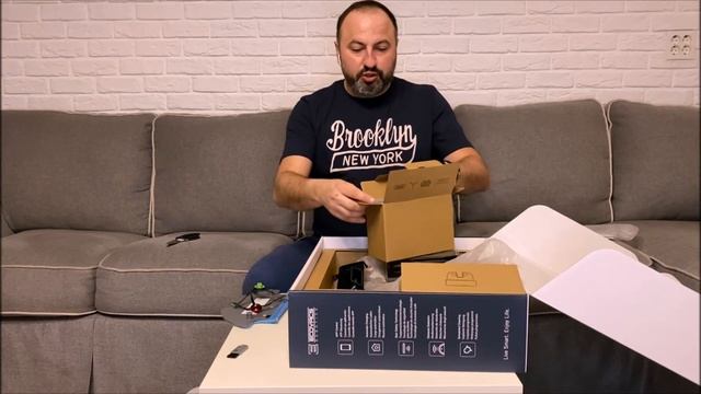 Распаковка робота пылесоса с влажной уборкой ECOVACS DEEBOT OZMO 900 смотреть онлайн