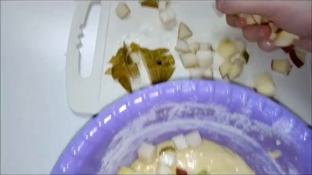 Самая вкусная шарлотка с фруктами в мультиварке. смотреть онлайн