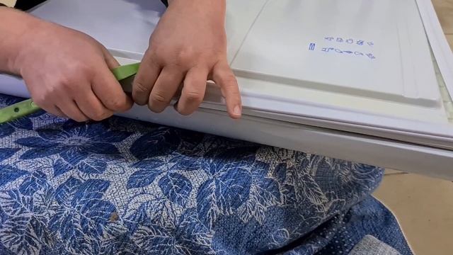 Как заменить уплотнитель на двери холодильнике смотреть онлайн