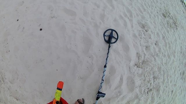 По находкам КАК то так!Пляжный поиск с металлоискателем Rutus Alter на берегу реки! смотреть онлайн