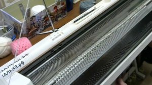 Шапка ушанка на вязальной машине?Вяжем женскую шапочку  с ушками по мотивам буденовки?Две фонтуры