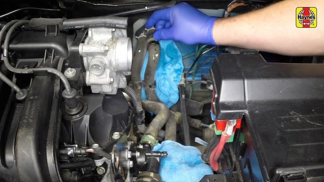 Renault Clio (2009 - 2012) - Replace the Coolant смотреть онлайн