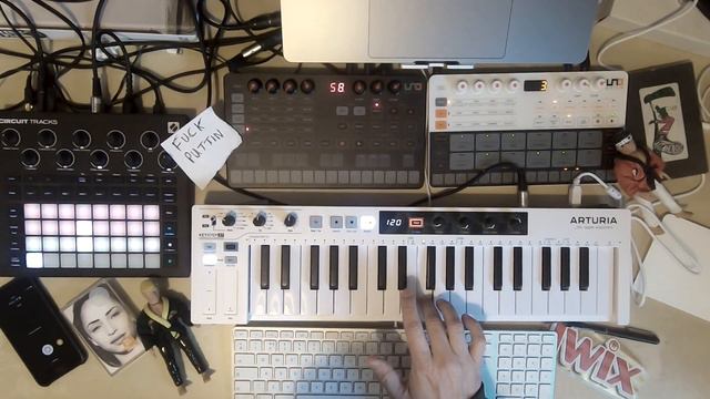 I Feel Love by Donna Summer cover with Uno Synth, Uno Drum and Arturia Keystep on sequencing duties смотреть онлайн
