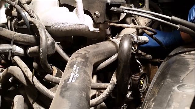 Replace Alternator in 2002 Lincoln Navigator DIY & 1/2" breaker bar review. смотреть онлайн