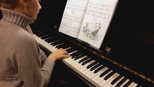 Как транспонировать мелодию | How to transpose a melody | ДМШ 41 смотреть онлайн