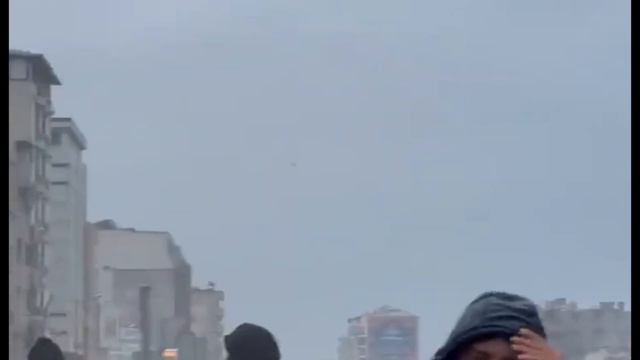 Землетрясение в Турции: шокирующие кадры падающих домов... смотреть онлайн