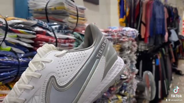 Giày cổ túm Nike Tiempo Legend 9 TF trắng xám смотреть онлайн