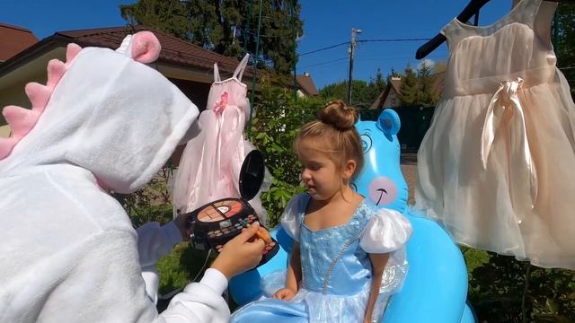 Милана и Ника в необычном салоне красоты для детей. смотреть онлайн